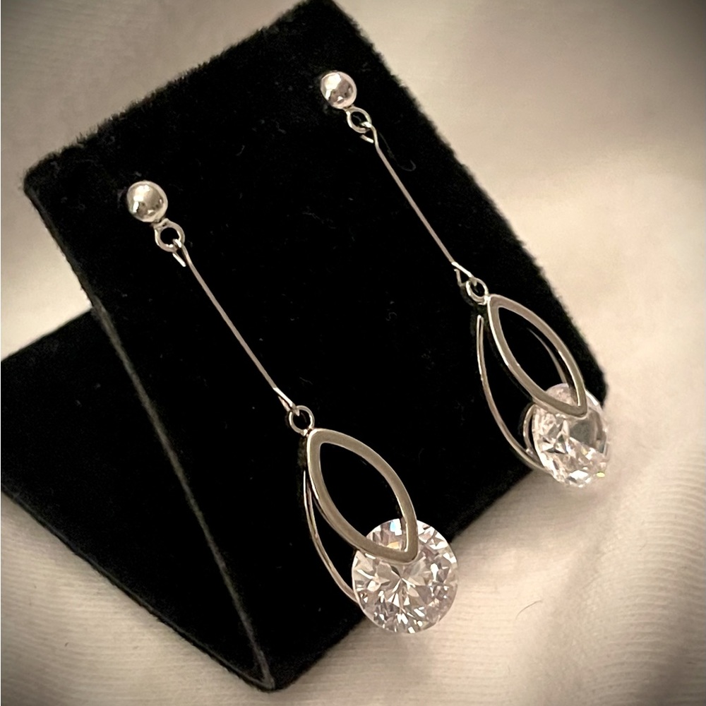 Diamond simulant  Earrings - Picture 2 of 4